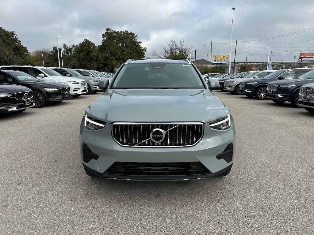 new 2025 Volvo XC40 car, priced at $45,465