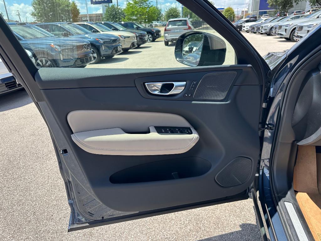 new 2026 Volvo XC60 car, priced at $58,385