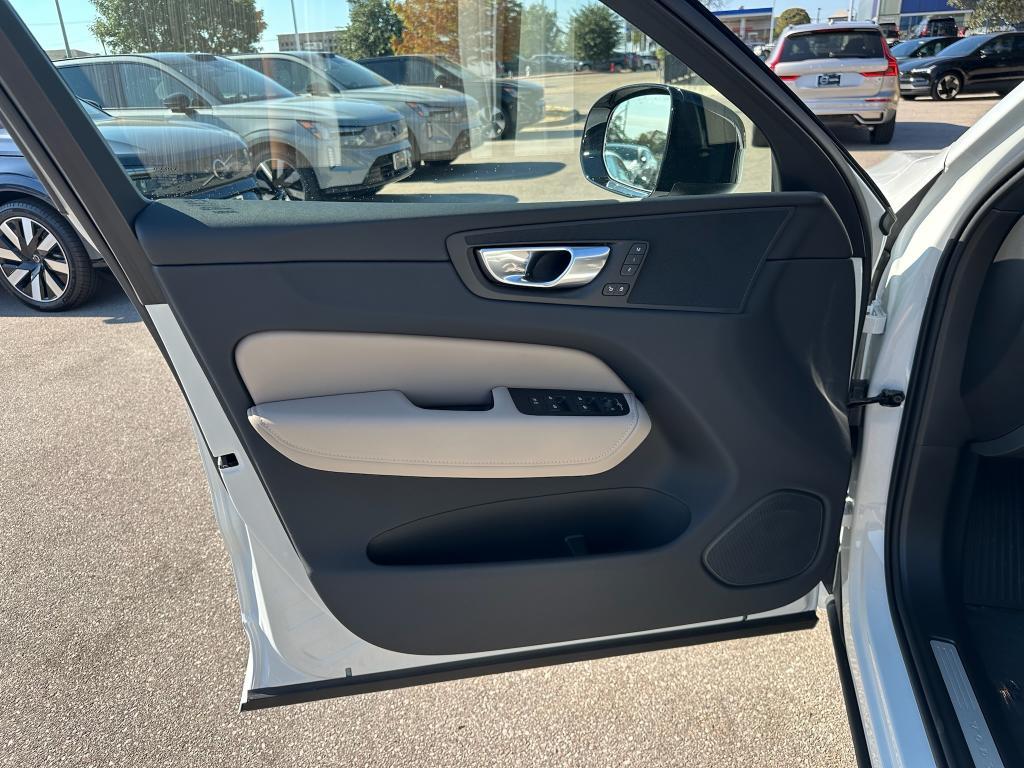 new 2026 Volvo XC60 car, priced at $57,985