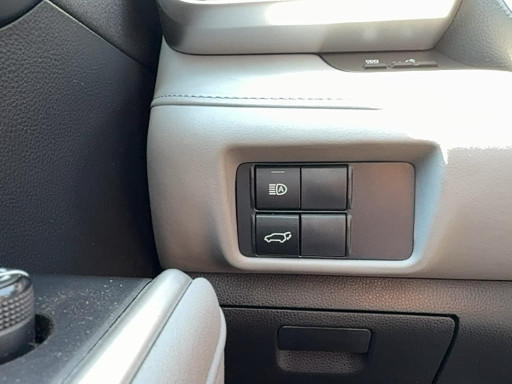 used 2021 Toyota Highlander car, priced at $29,995