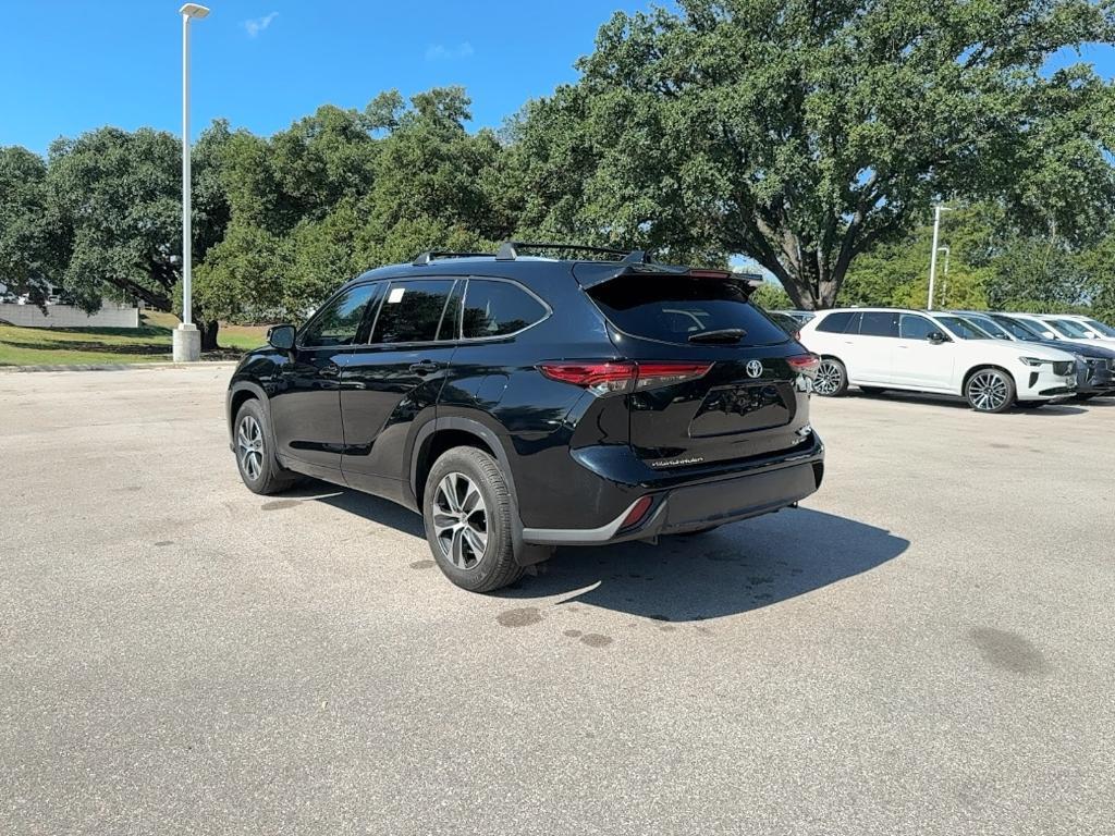 used 2021 Toyota Highlander car, priced at $29,995