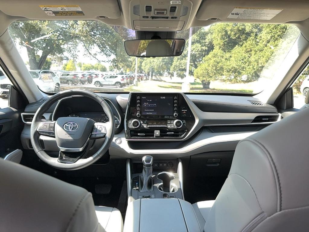 used 2021 Toyota Highlander car, priced at $29,995
