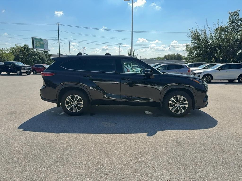 used 2021 Toyota Highlander car, priced at $29,995