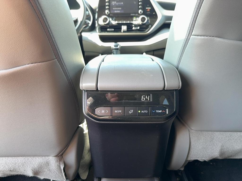 used 2021 Toyota Highlander car, priced at $29,995