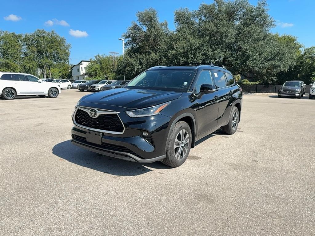 used 2021 Toyota Highlander car, priced at $29,995