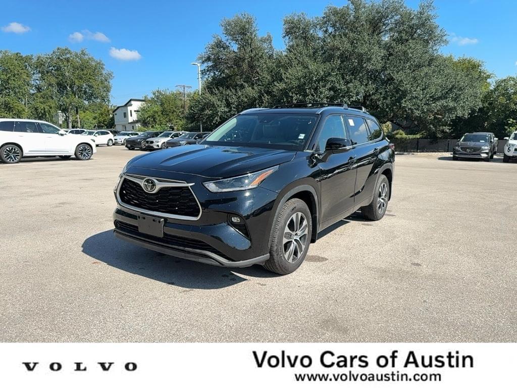 used 2021 Toyota Highlander car, priced at $29,995