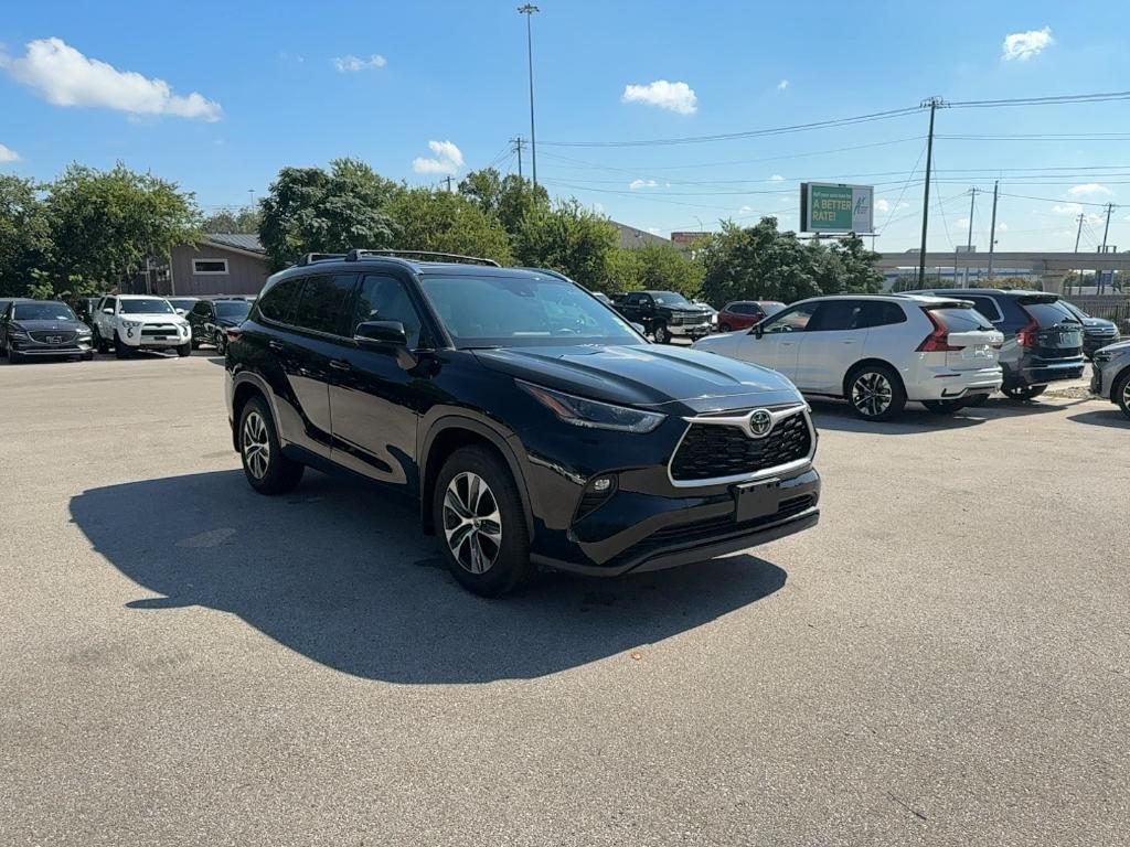 used 2021 Toyota Highlander car, priced at $29,995