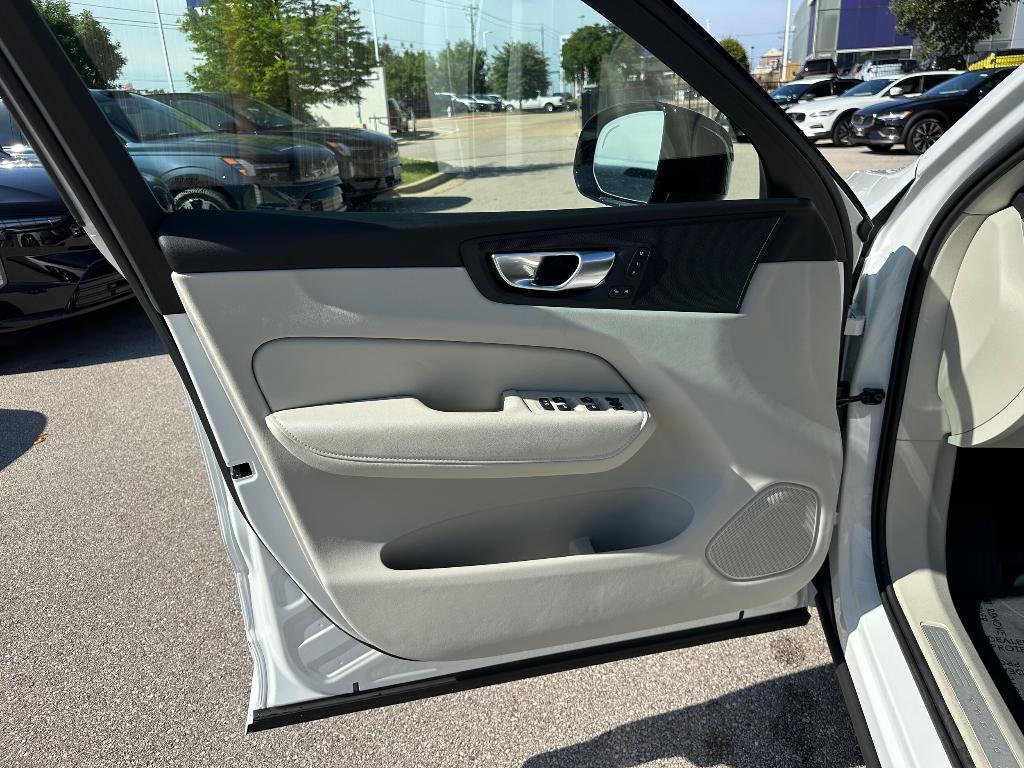 new 2025 Volvo XC60 car, priced at $55,360