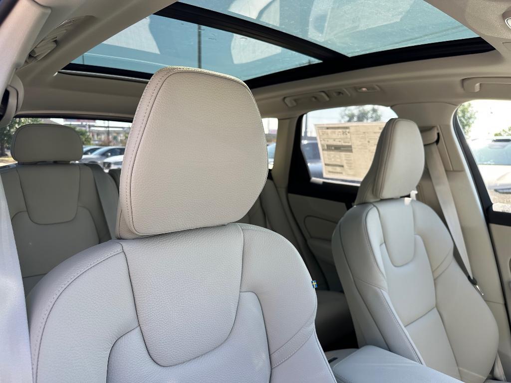 new 2025 Volvo XC60 car, priced at $55,360