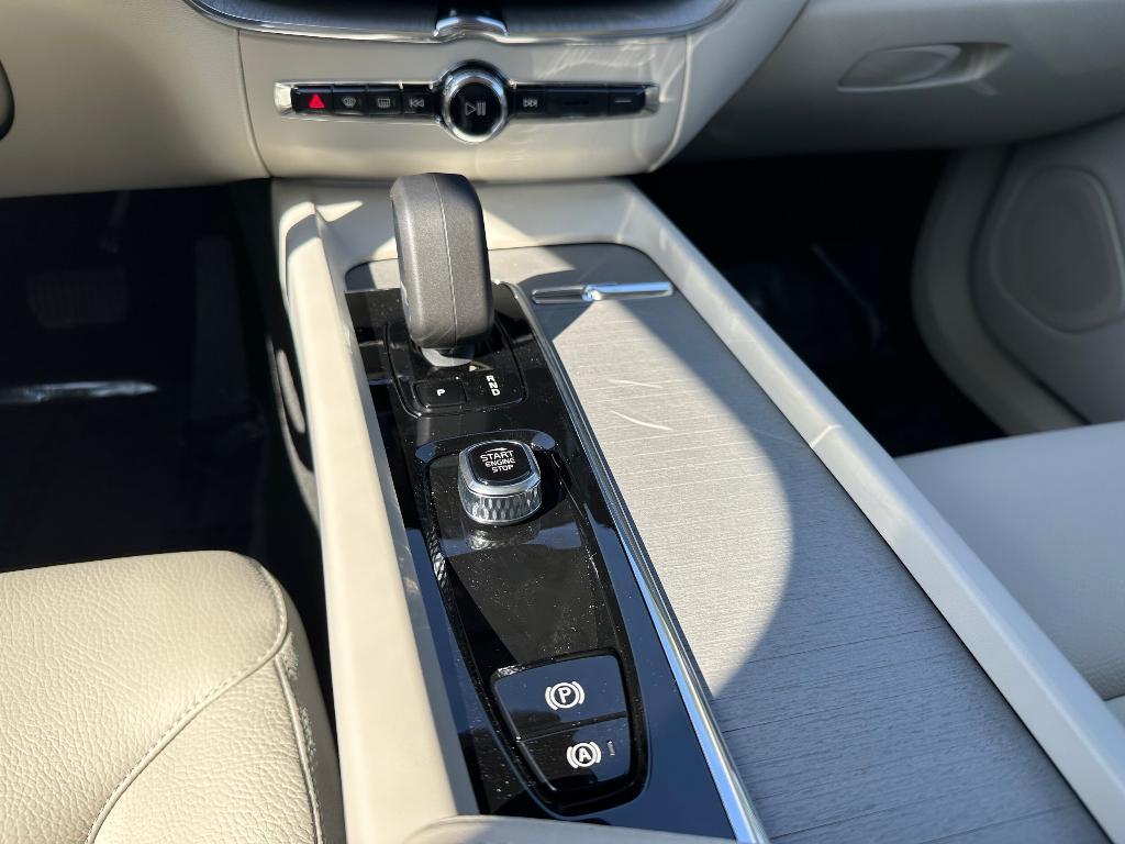 new 2025 Volvo XC60 car, priced at $55,360
