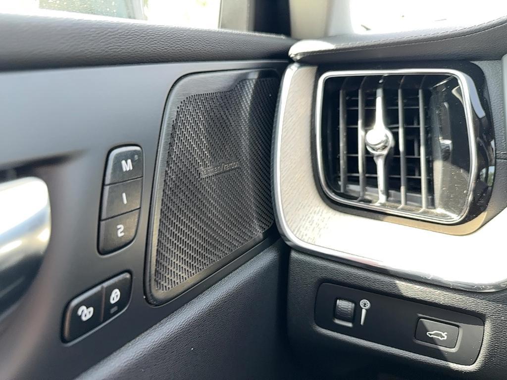 used 2022 Volvo XC60 car, priced at $41,963