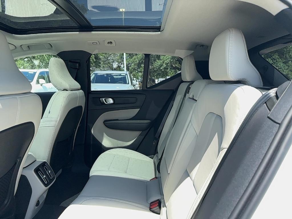 new 2025 Volvo XC40 car, priced at $51,015