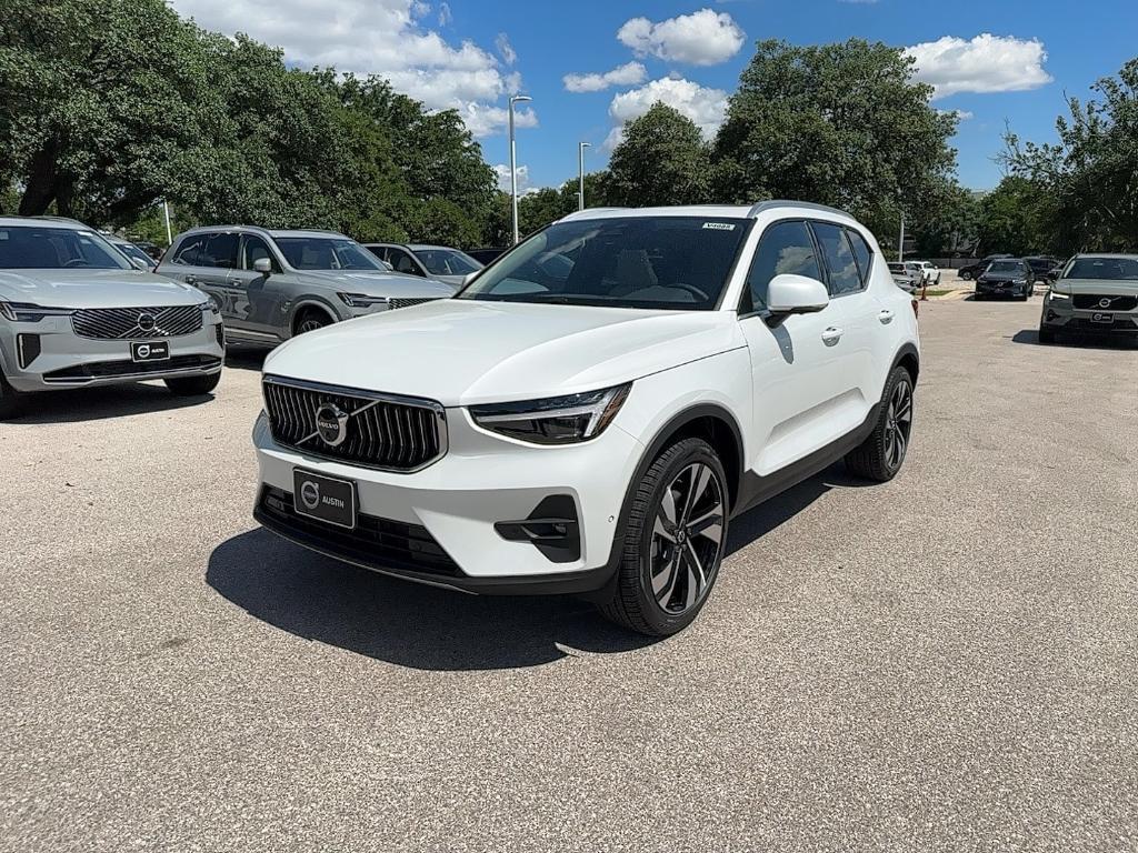new 2025 Volvo XC40 car, priced at $51,015