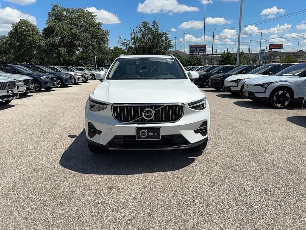 new 2025 Volvo XC40 car, priced at $51,015
