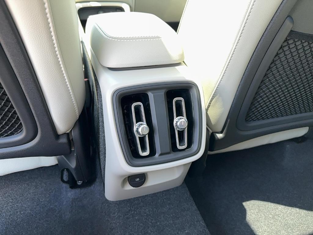 new 2025 Volvo XC40 car, priced at $51,015