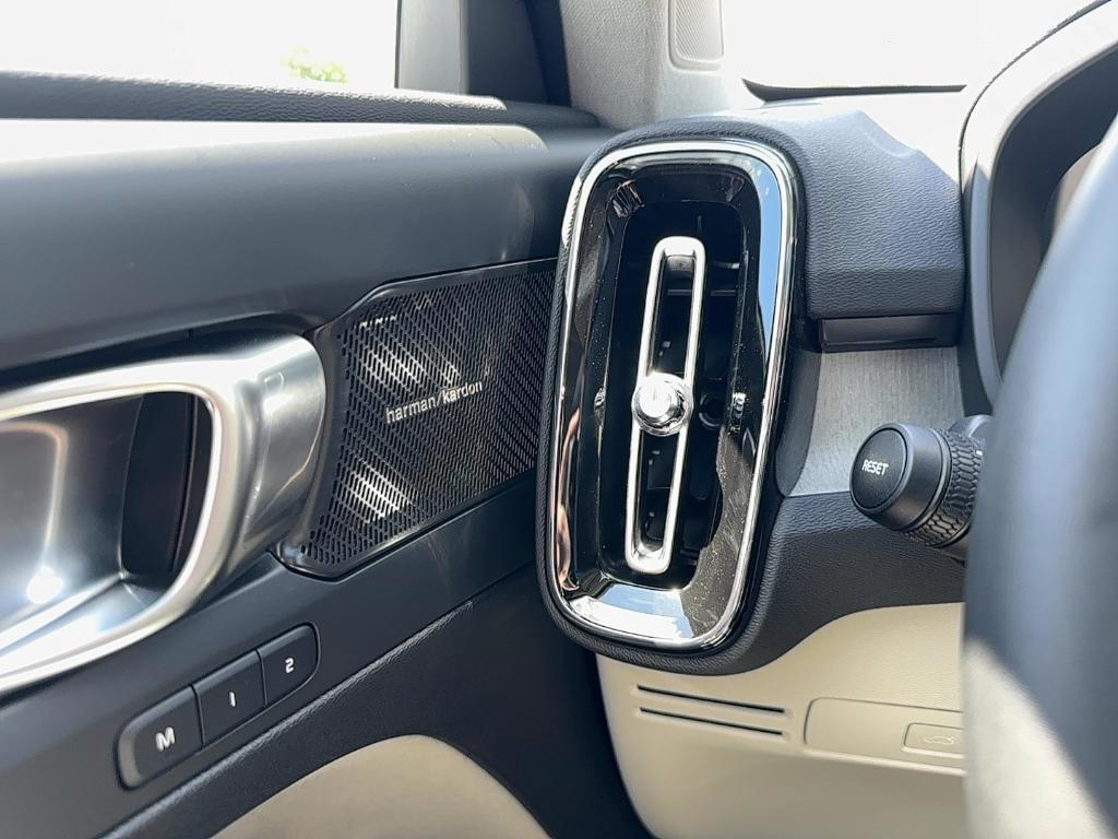 new 2025 Volvo XC40 car, priced at $51,015