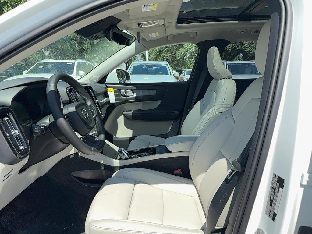 new 2025 Volvo XC40 car, priced at $51,015
