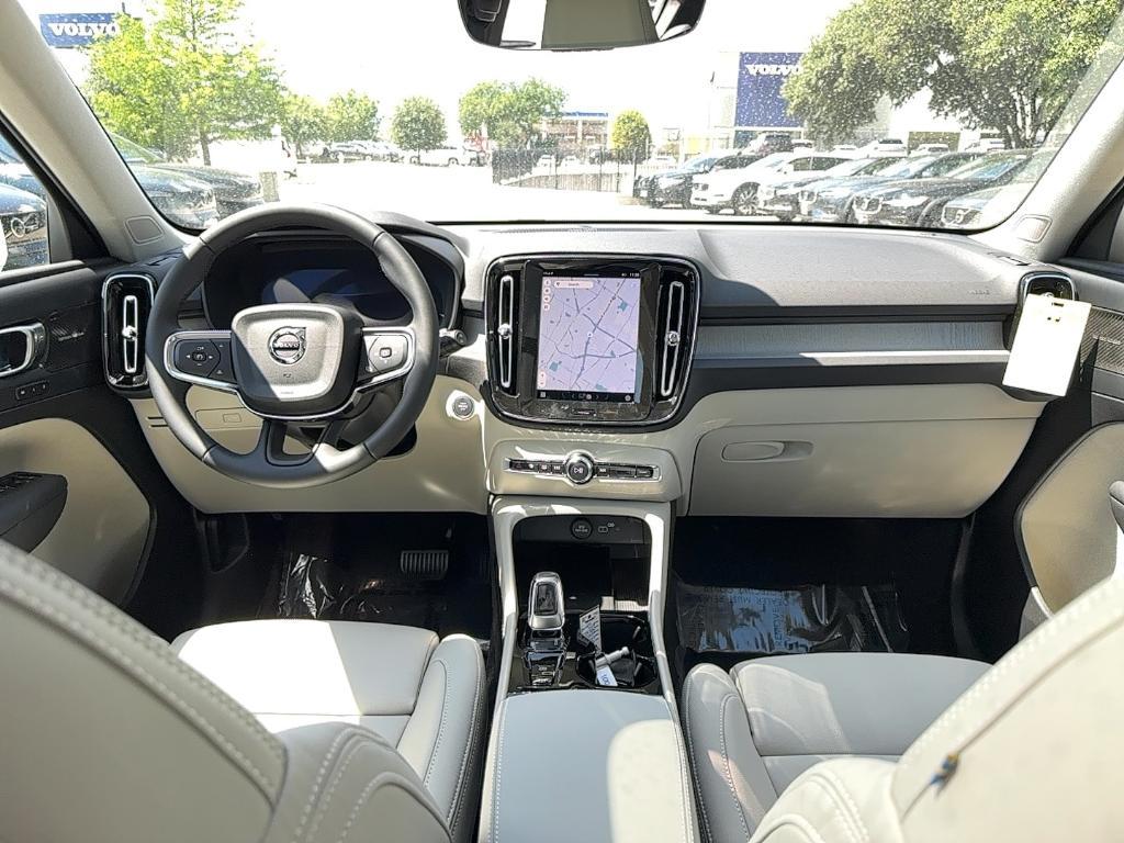 new 2025 Volvo XC40 car, priced at $51,015