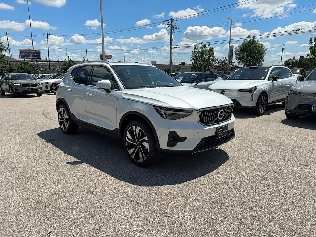 new 2025 Volvo XC40 car, priced at $51,015