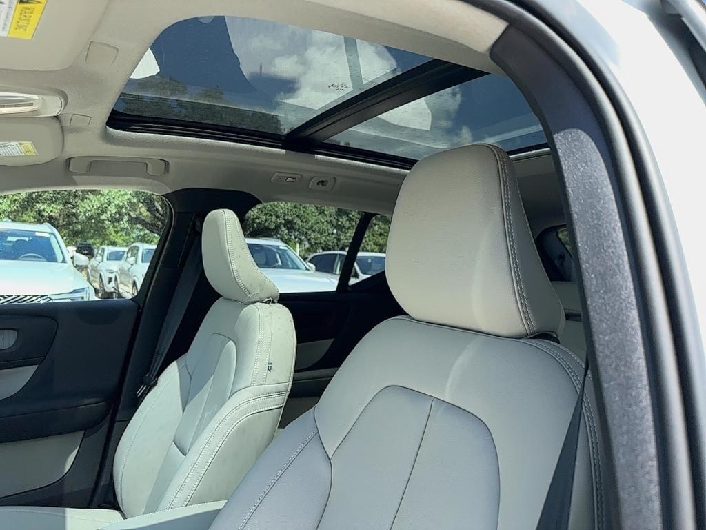 new 2025 Volvo XC40 car, priced at $51,015