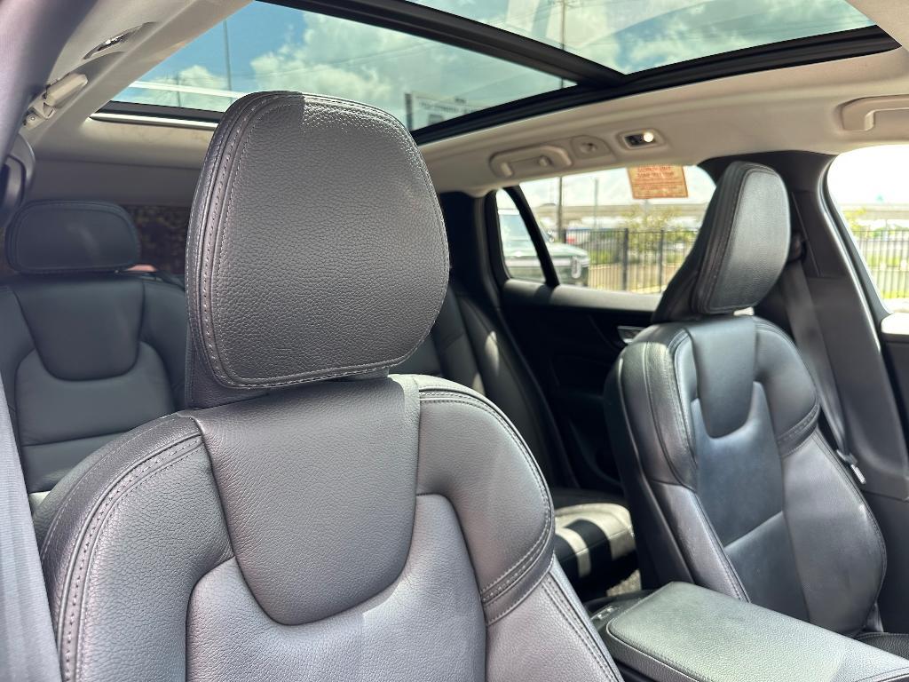 used 2020 Volvo V60 Cross Country car