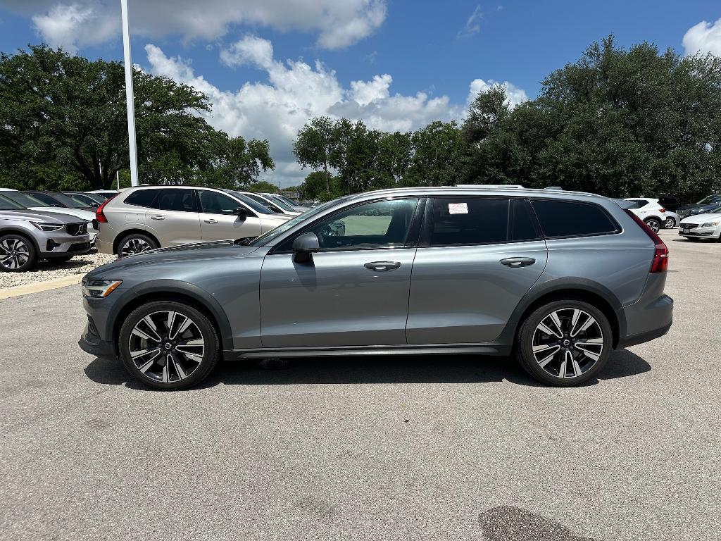 used 2020 Volvo V60 Cross Country car