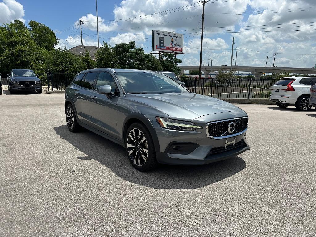 used 2020 Volvo V60 Cross Country car