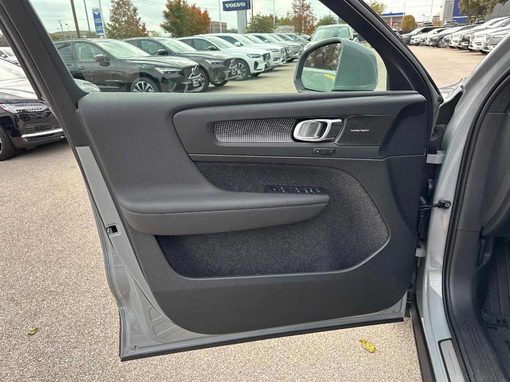 new 2025 Volvo XC40 car, priced at $49,645