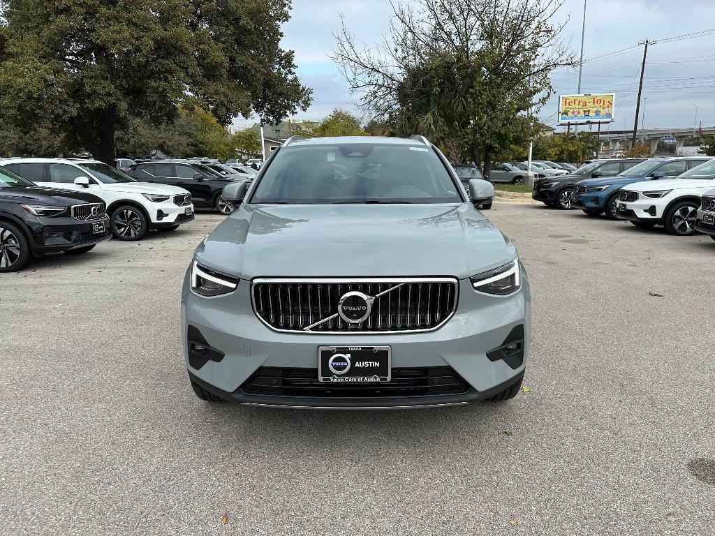 new 2025 Volvo XC40 car, priced at $49,645