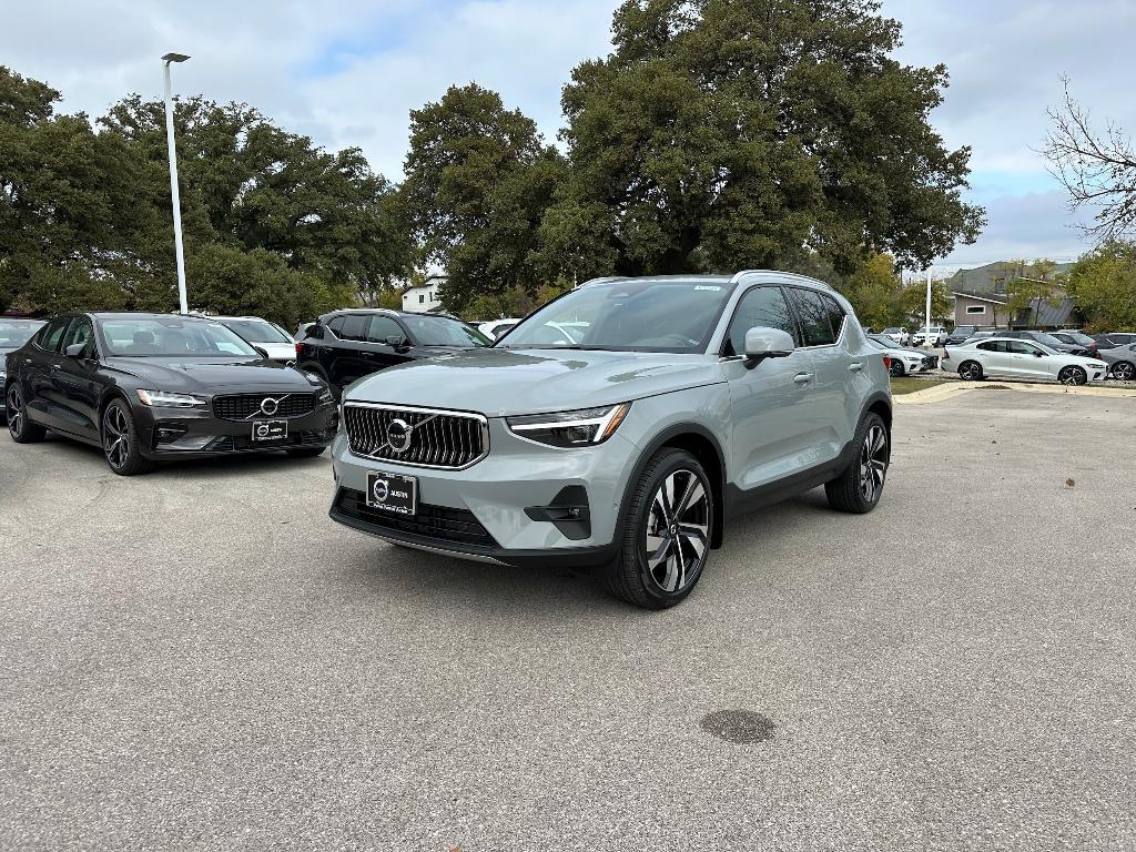 new 2025 Volvo XC40 car, priced at $49,645