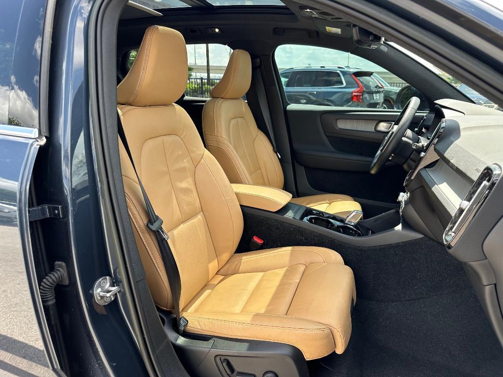 used 2022 Volvo XC40 car, priced at $33,995
