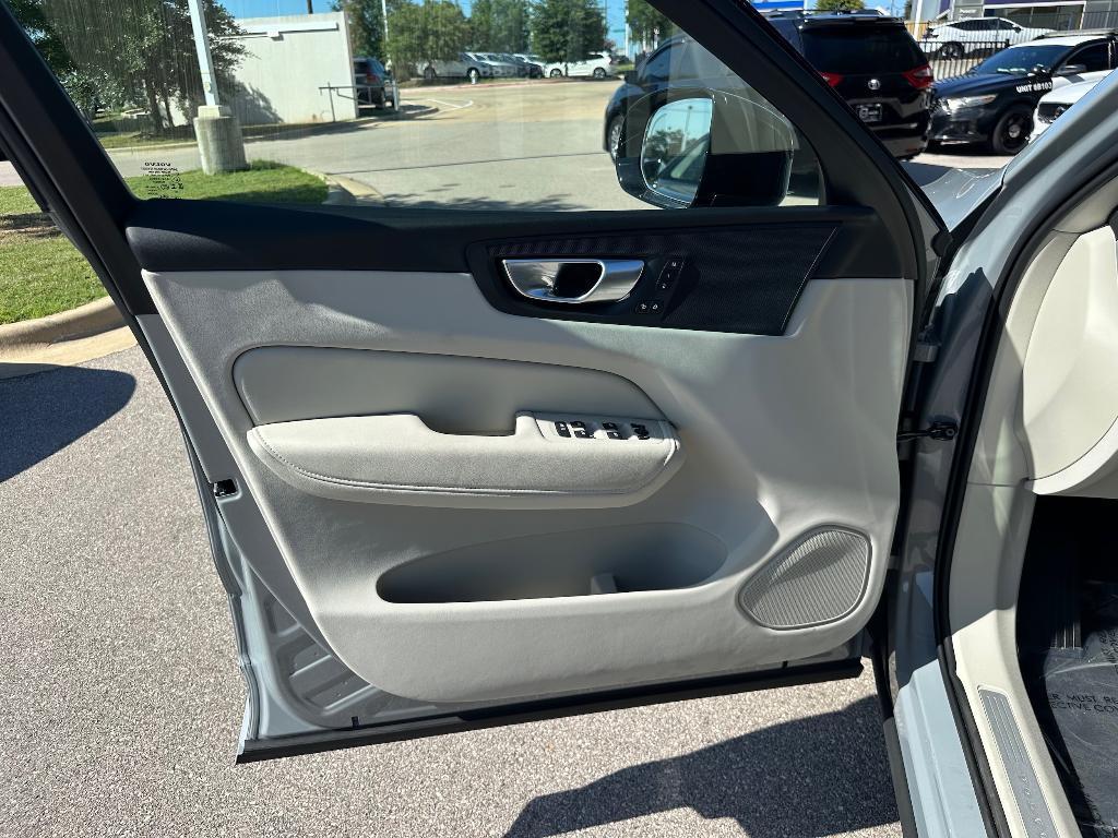 new 2025 Volvo XC60 car, priced at $55,360