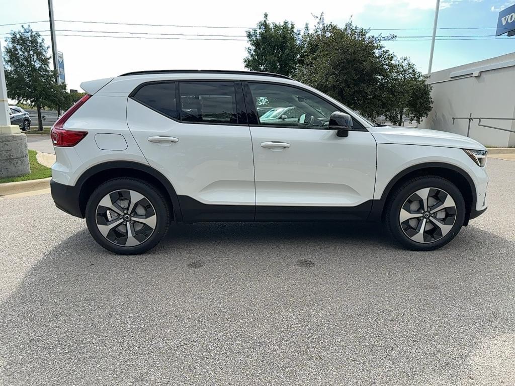 new 2025 Volvo XC40 car, priced at $48,315