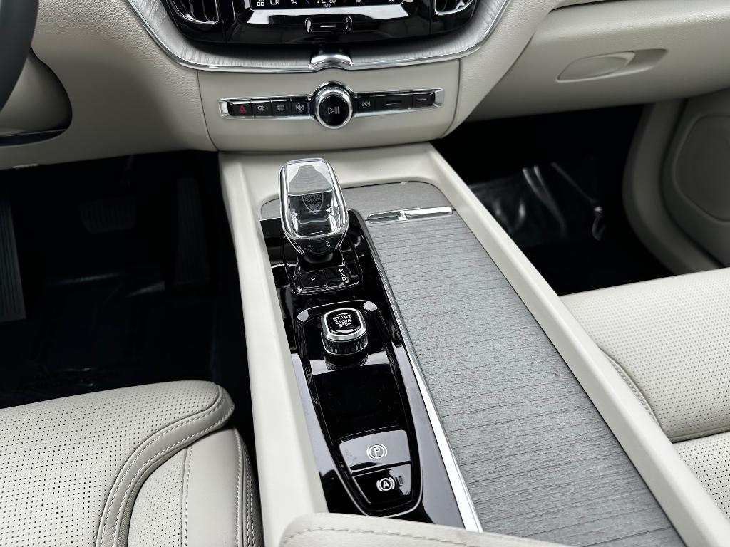 new 2025 Volvo XC60 car, priced at $67,675