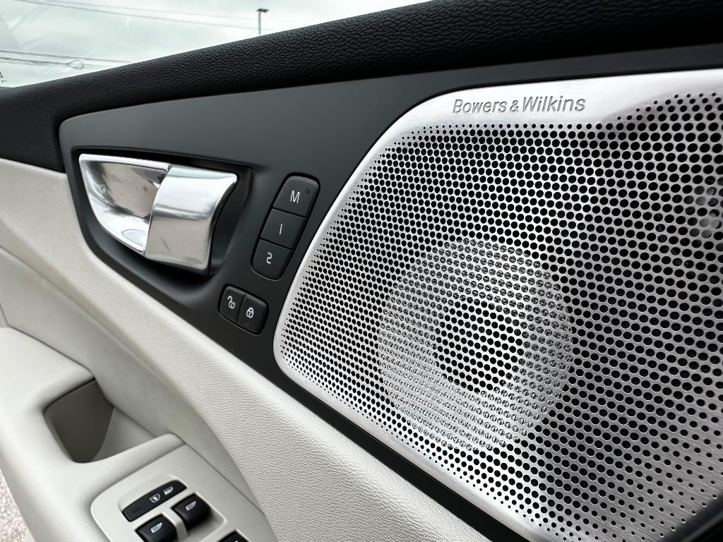 new 2025 Volvo XC60 car, priced at $67,675