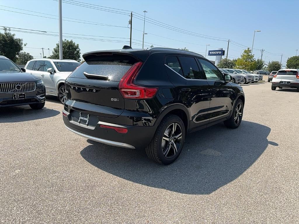 new 2025 Volvo XC40 car, priced at $45,215