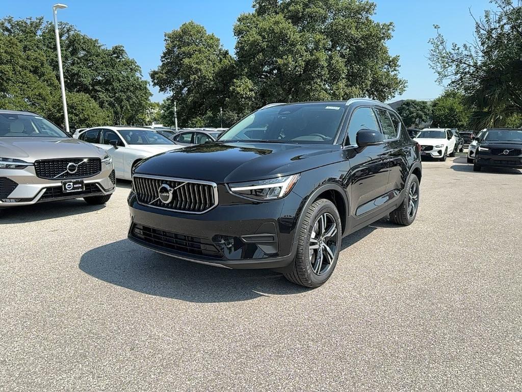 new 2025 Volvo XC40 car, priced at $45,215