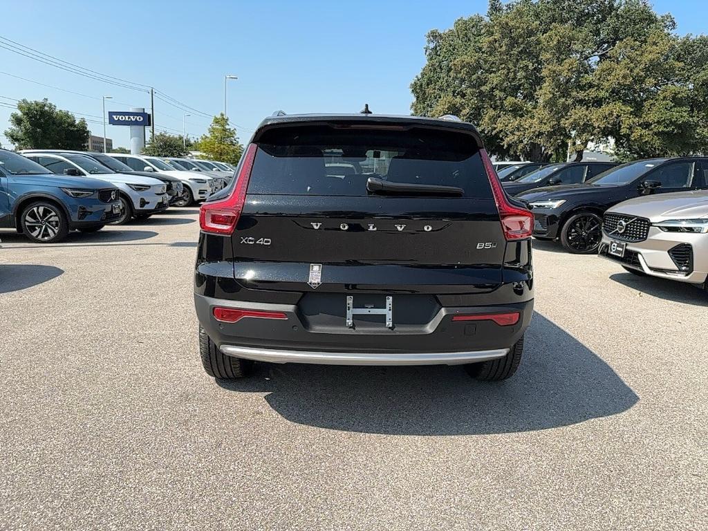 new 2025 Volvo XC40 car, priced at $45,215