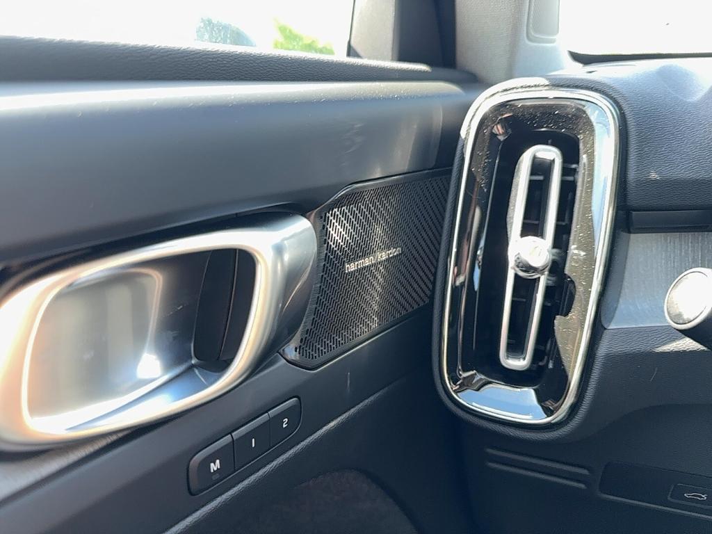 new 2025 Volvo XC40 car, priced at $51,015