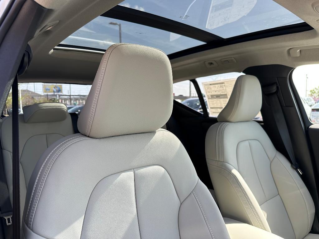 new 2025 Volvo XC40 car, priced at $48,335