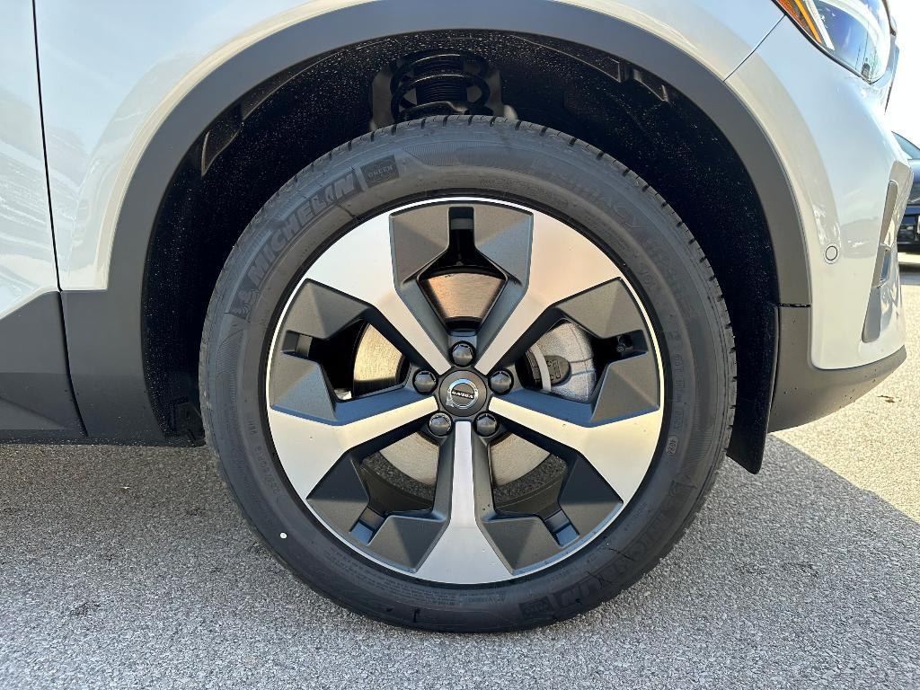 new 2025 Volvo XC40 car, priced at $48,335