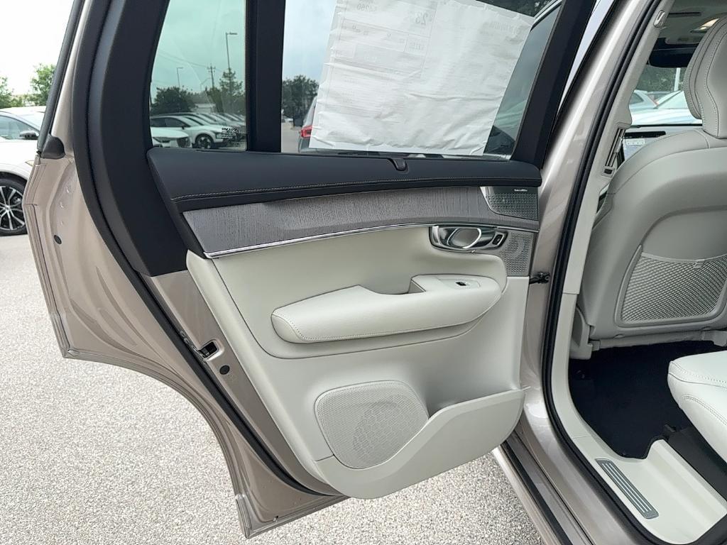 new 2025 Volvo XC90 car, priced at $87,900