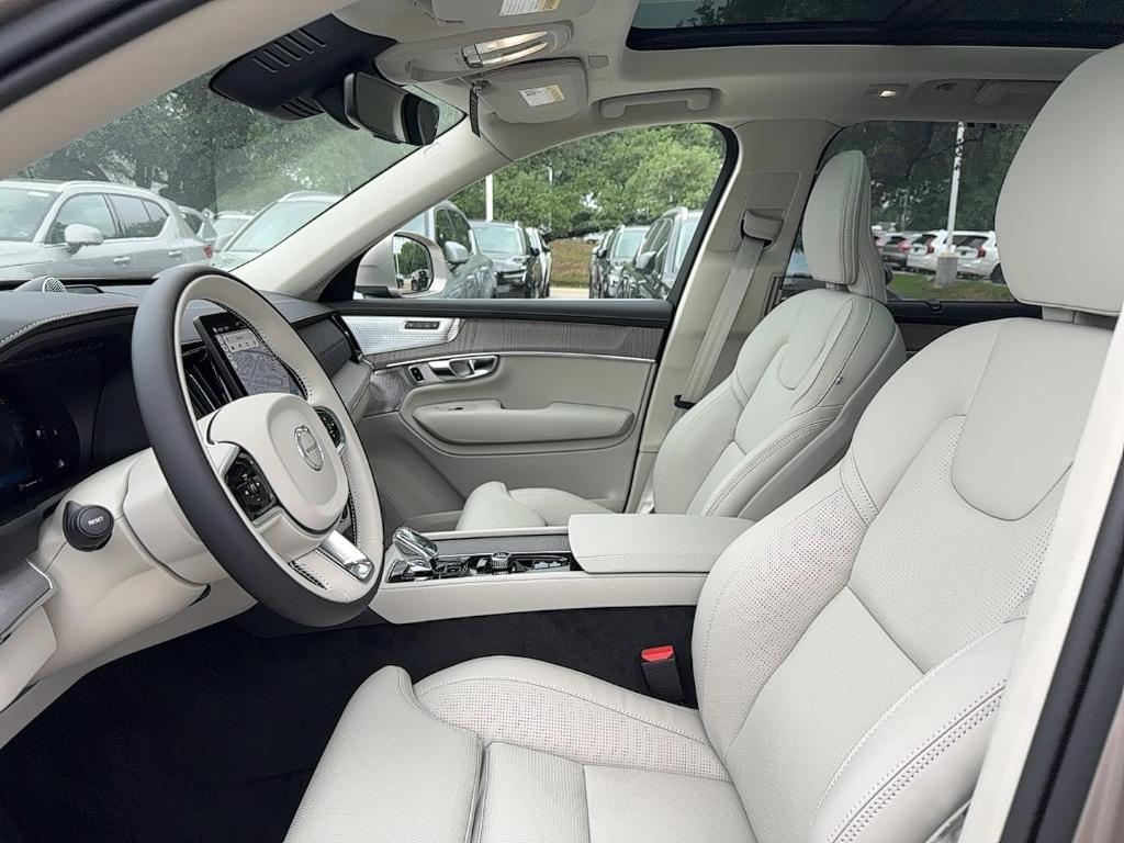 new 2025 Volvo XC90 car, priced at $87,900