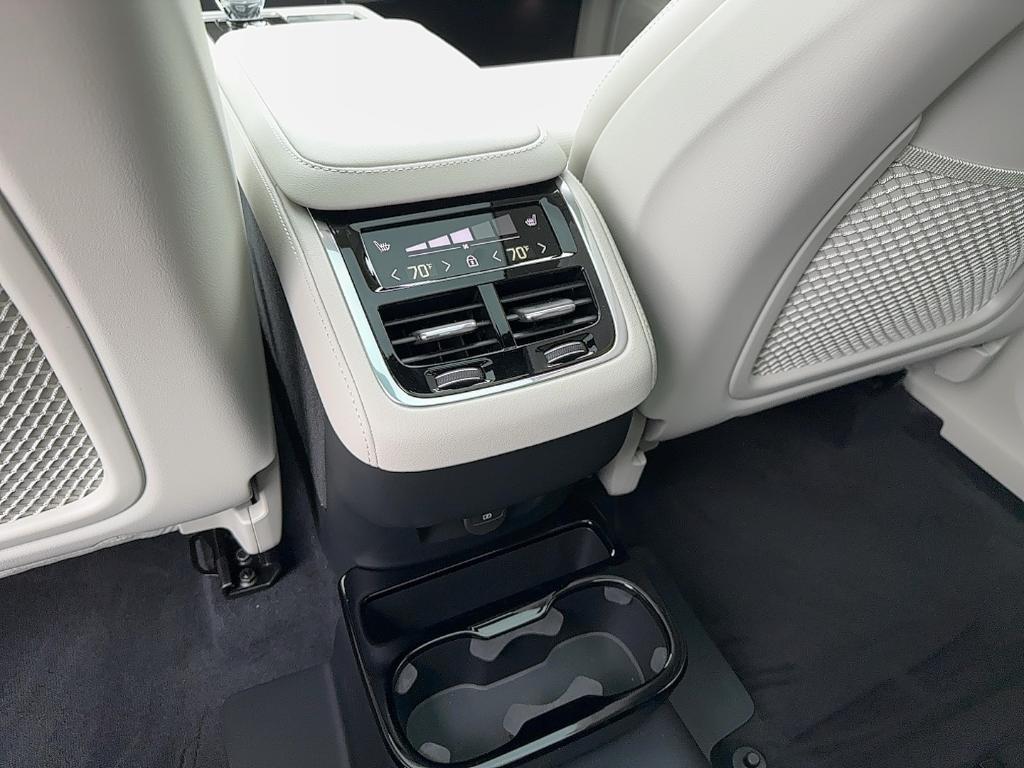 new 2025 Volvo XC90 car, priced at $87,900