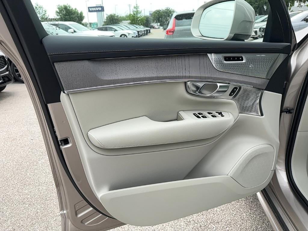 new 2025 Volvo XC90 car, priced at $87,900
