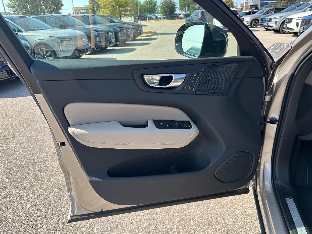 new 2026 Volvo XC60 car, priced at $58,385