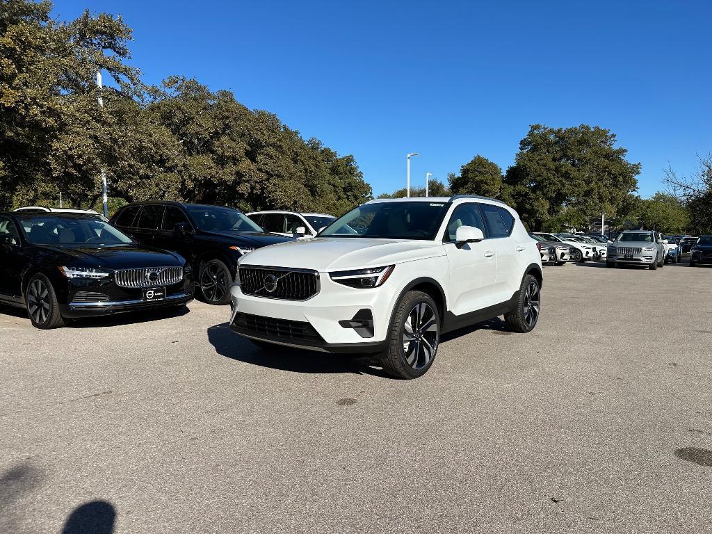 new 2025 Volvo XC40 car, priced at $51,145