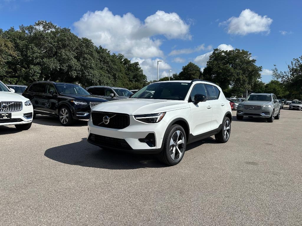 new 2025 Volvo XC40 car, priced at $48,315