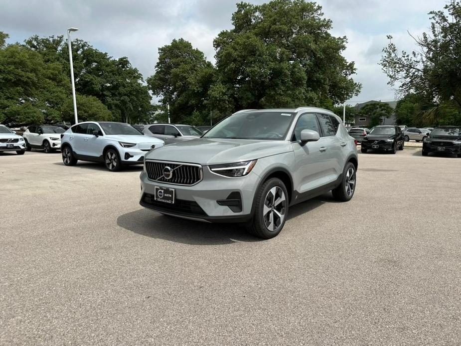 new 2024 Volvo XC40 car, priced at $46,075