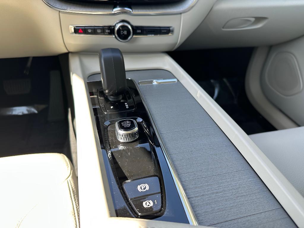 new 2025 Volvo XC60 car, priced at $55,360